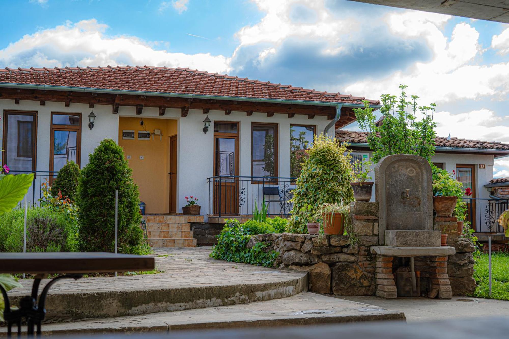 Family Hotel "Slavianska Dusha" เวลีคอเทอร์โนโว ภายนอก รูปภาพ